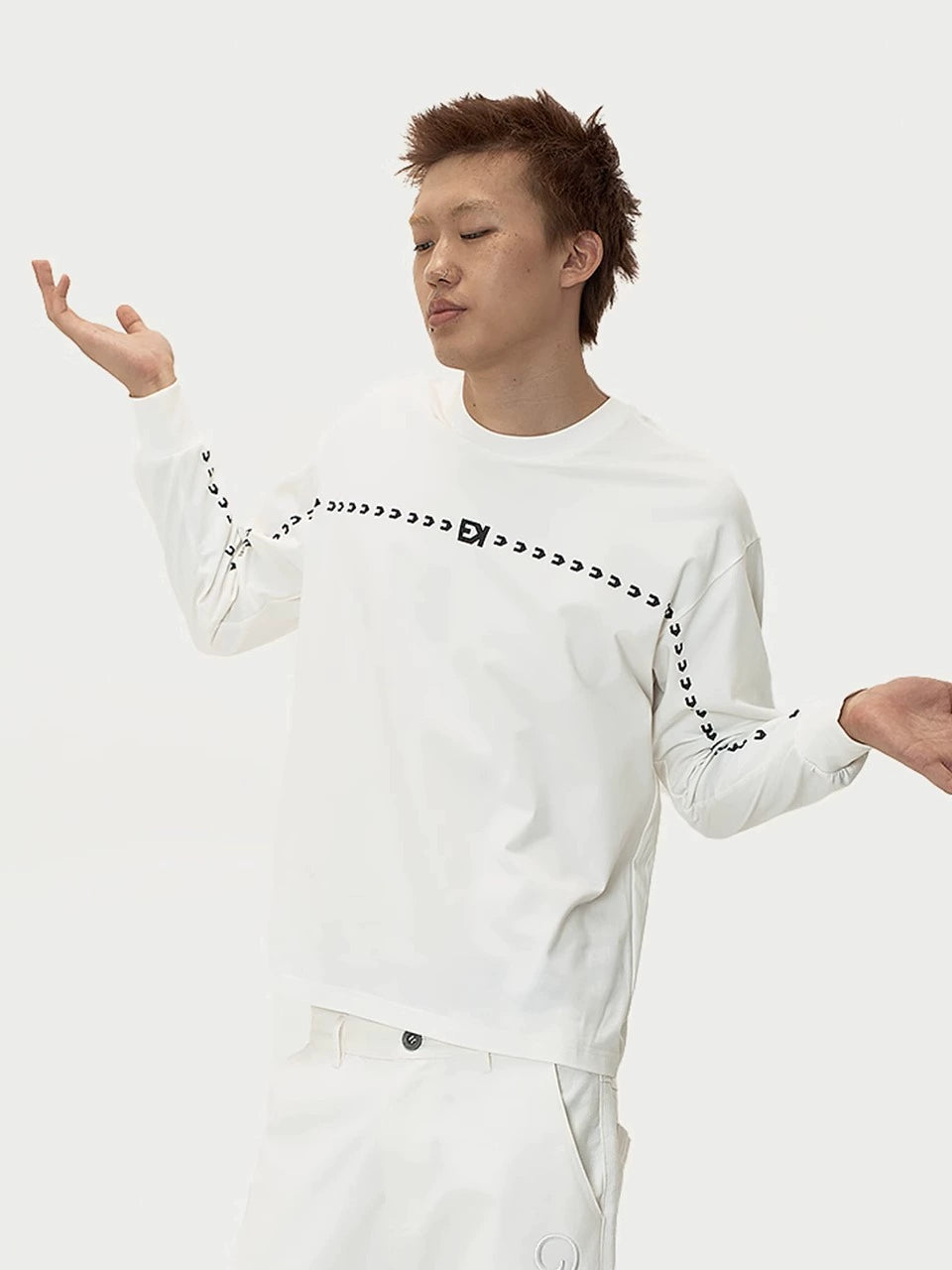 EVILKNIGHT(EK) Basic Arrow Logo Long Sleeve Tee | Face 3 Face