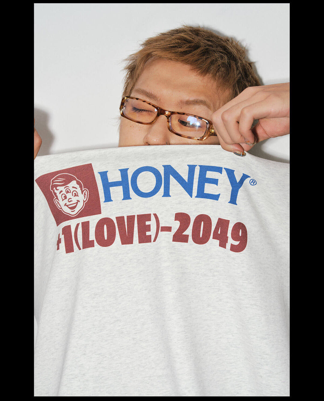 NOVACAM Love Hotline Graphic Print Short Sleeve Tee | Face 3 Face
