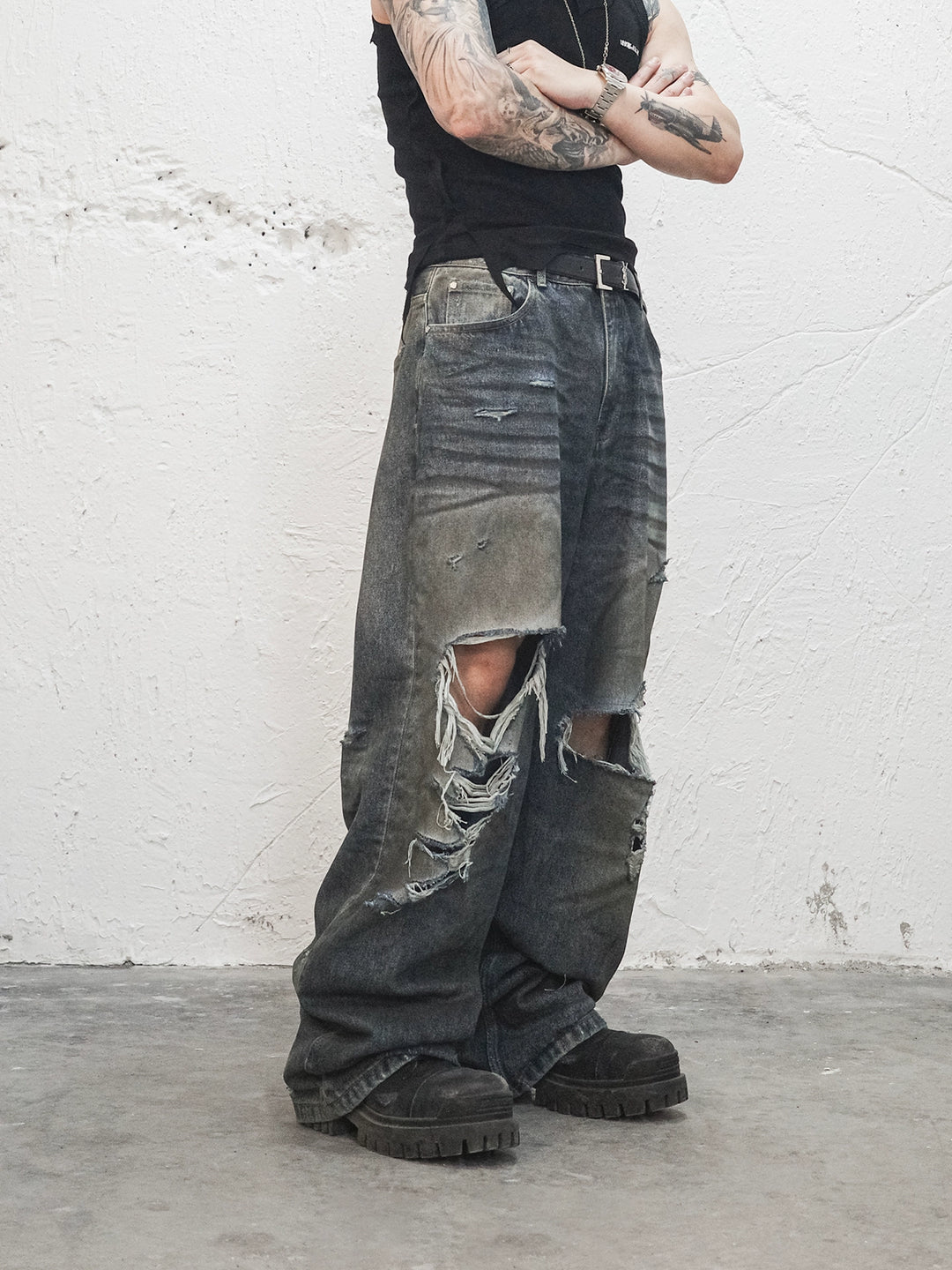 UNDERWATER Dirty Dye Aged Torn Baggy Jeans | Face 3 Face