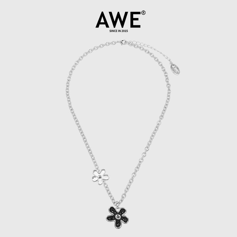 AWE The First Blooming Black Flowers Chain Necklace | Face 3 Face
