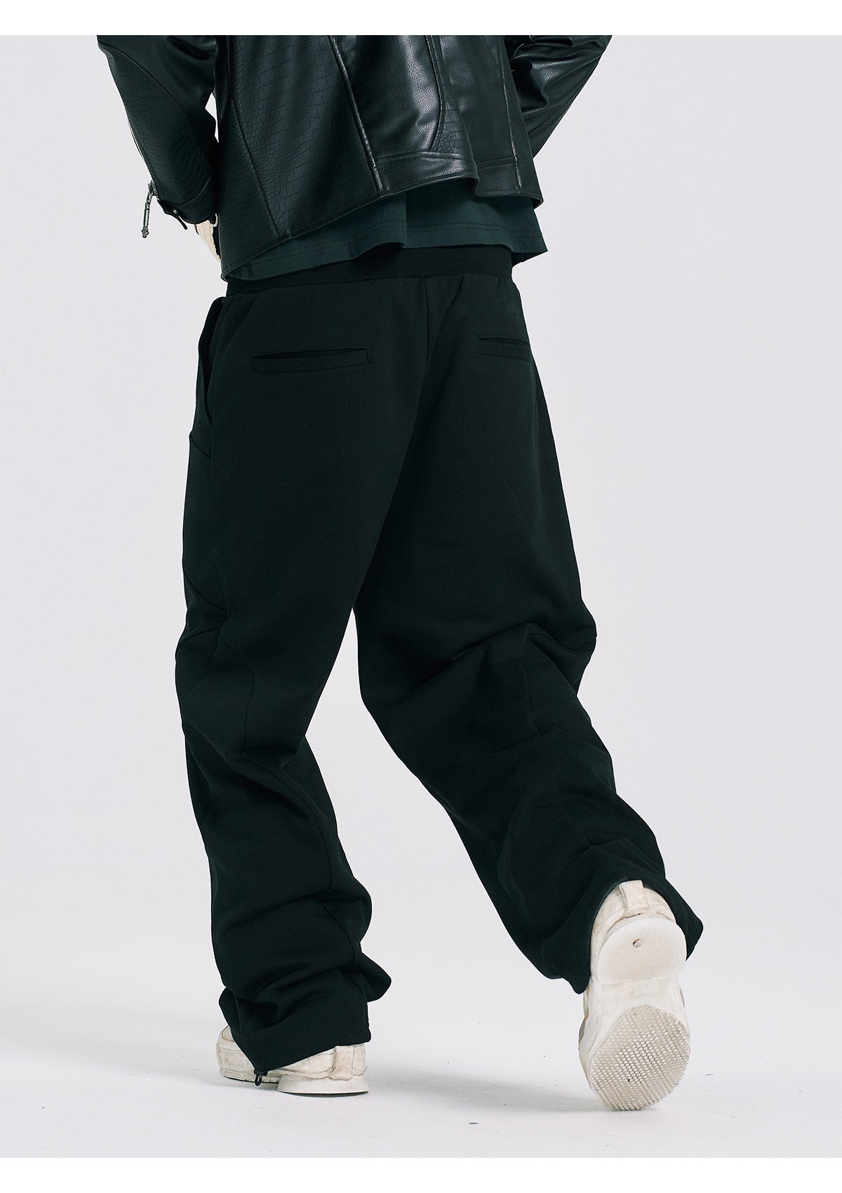 EVILKNIGHT(EK) Structure Cut Elastic Waist Baggy Sweatpants | Face 3 Face