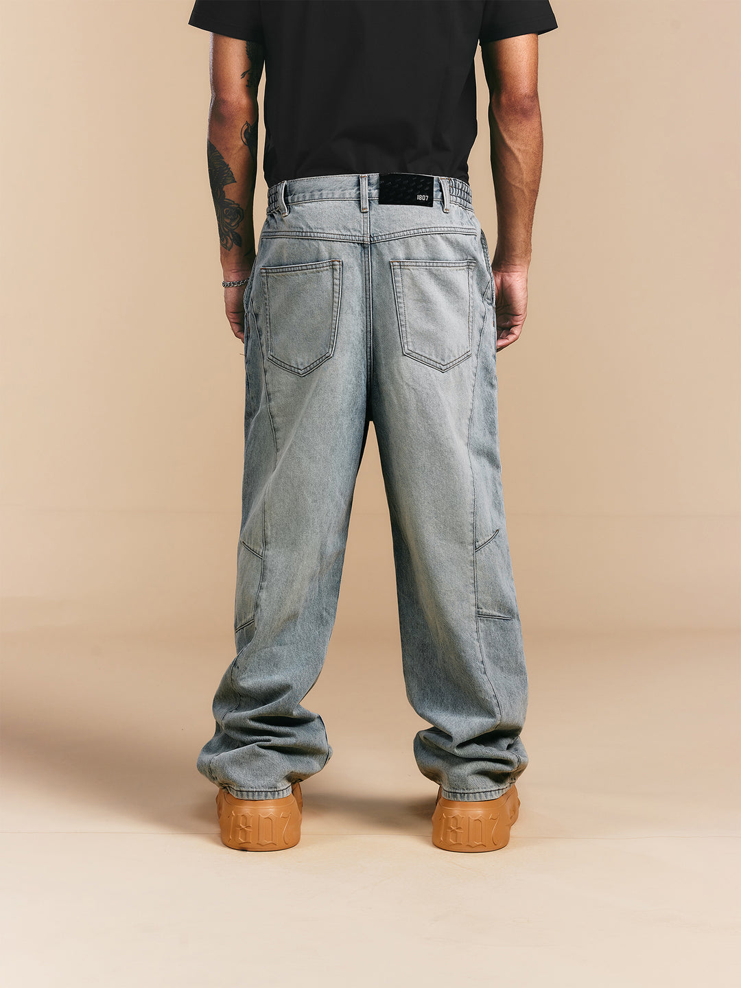 1807 Curved Stitching Washed Jeans | Face 3 Face