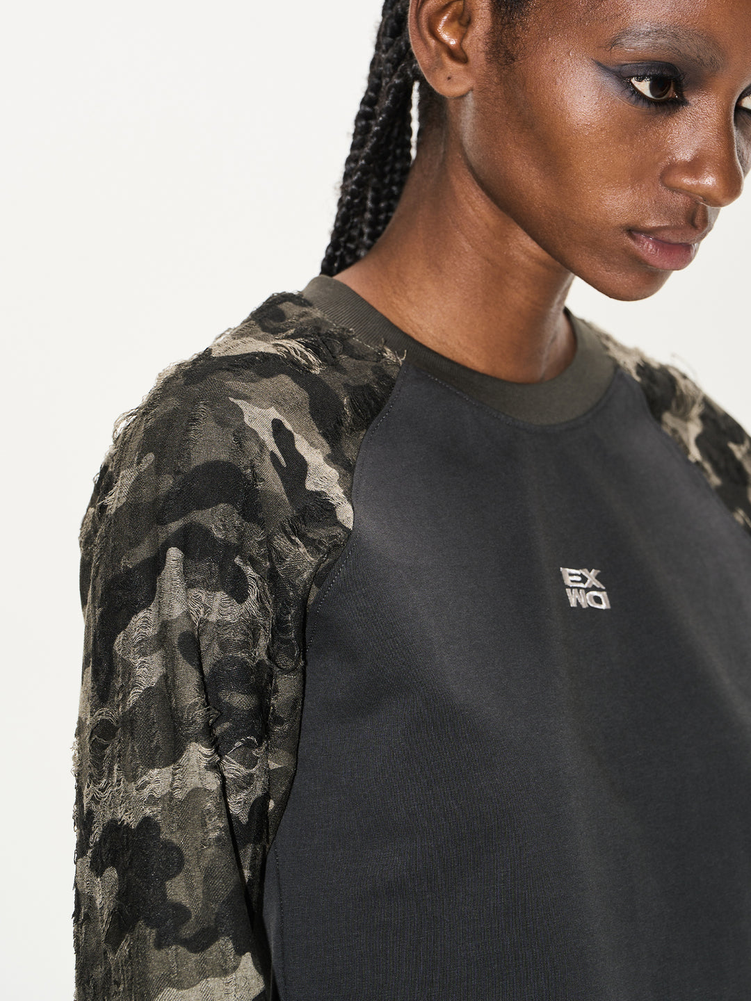 BLIND NO PLAN Camouflage Contrast Embroidered Raglan Long Sleeve Short Tee | Face 3 Face