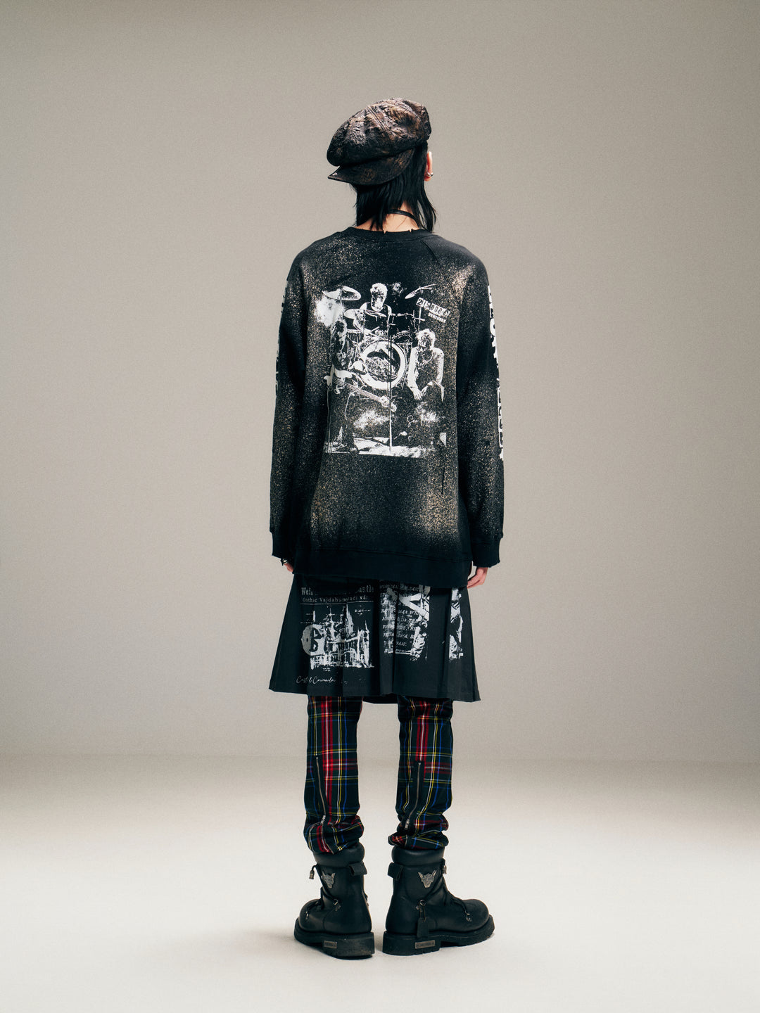 VENTUREK Graffiti Letter Dot Spray Print Sweatshirt | Face 3 Face