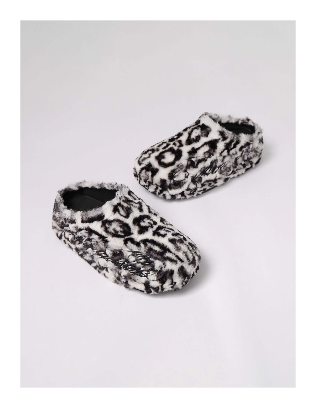 KARMANISTIC Rose White Leopard Fur Embroidered Slipper Clogs | Face 3 Face