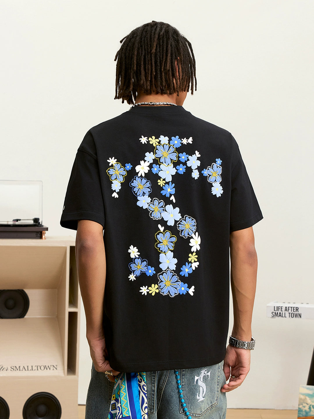 Small Town Kid Daisy Flower Logo Tee | Face 3 Face