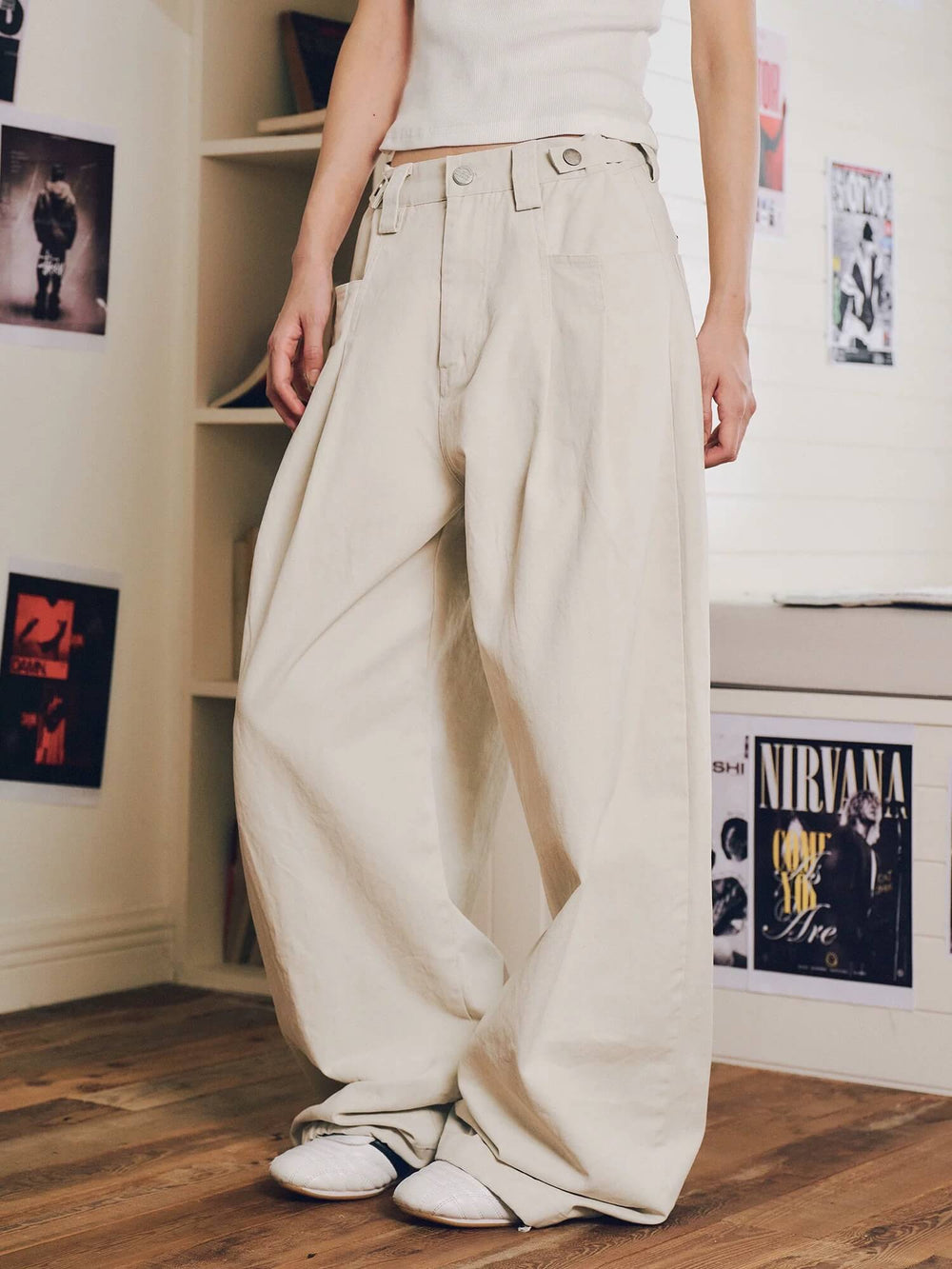 MEDM 3D Star Logo Embroidered Pleat Curved Baggy Pants