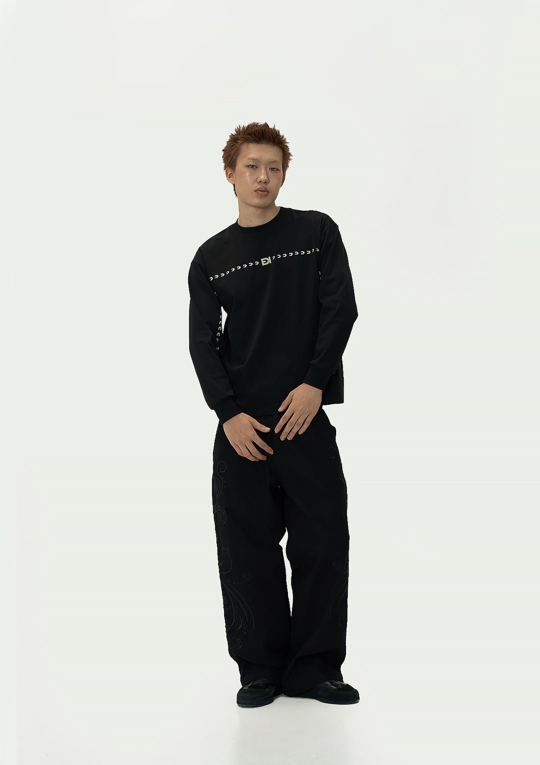 EVILKNIGHT(EK) Basic Arrow Logo Long Sleeve Tee | Face 3 Face