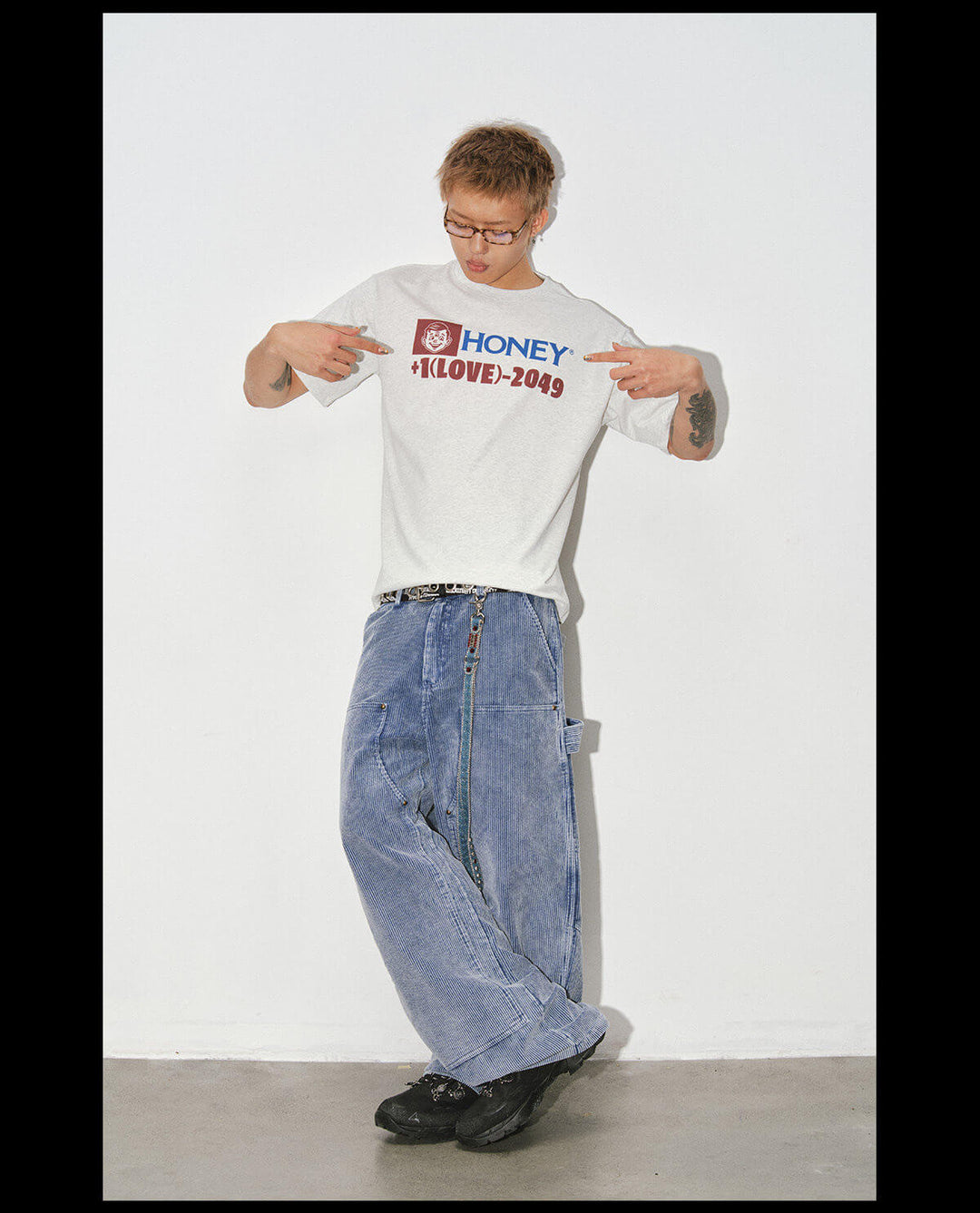 NOVACAM Love Hotline Graphic Print Short Sleeve Tee | Face 3 Face
