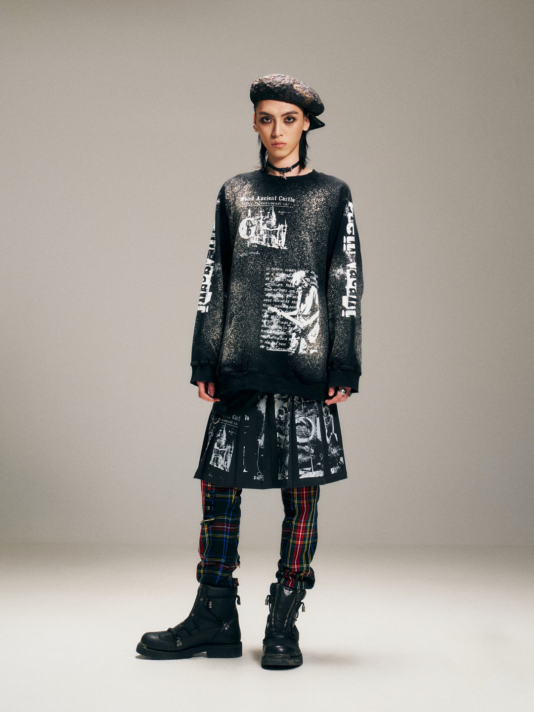 VENTUREK Graffiti Letter Dot Spray Print Sweatshirt | Face 3 Face