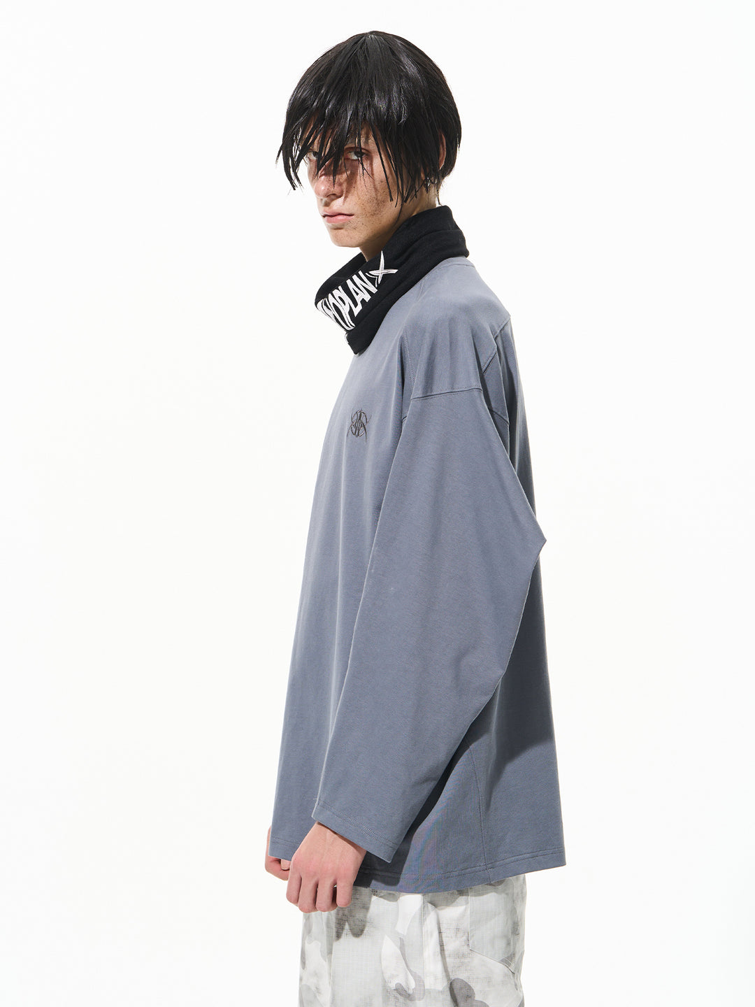 BLIND NO PLAN Logo Embroidered Inverted Sleeve Long Sleeve Tee | Face 3 Face