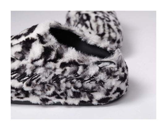 KARMANISTIC Rose White Leopard Fur Embroidered Slipper Clogs | Face 3 Face