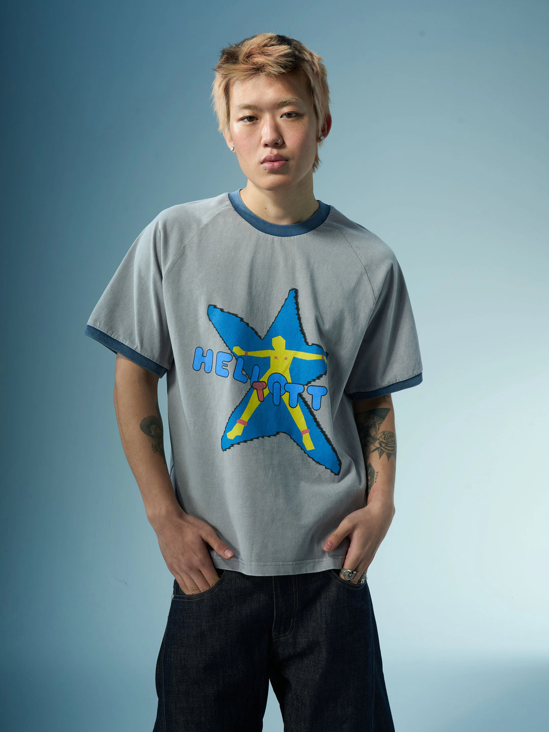 EVILKNIGHT(EK) Star Portrait with Contrast-Color Print Tee | Face 3 Face