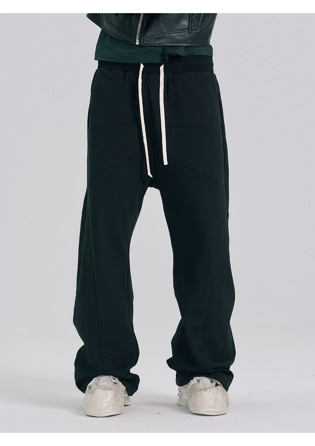 EVILKNIGHT(EK) Structure Cut Elastic Waist Baggy Sweatpants | Face 3 Face