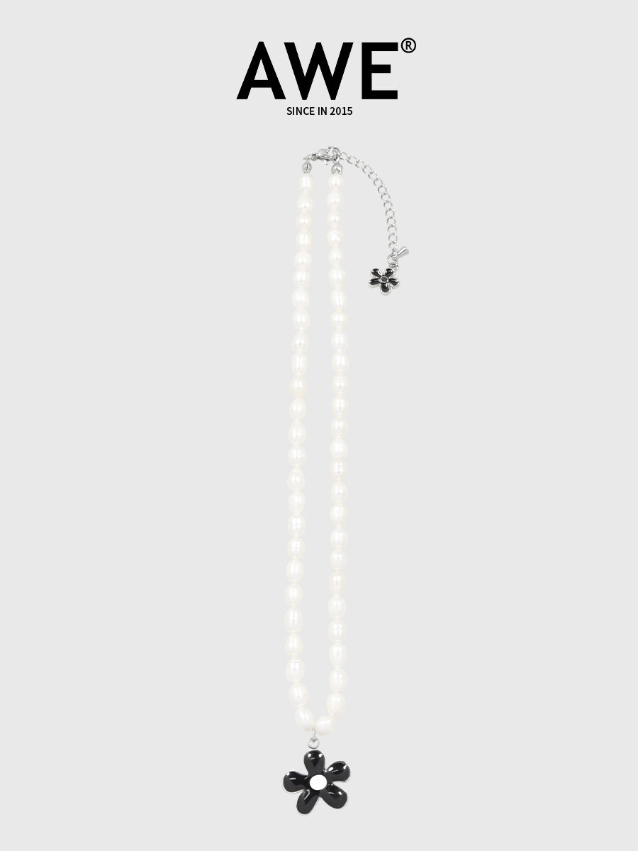 AWE Black Sunflower Pendant Pearl Necklace | Face 3 Face