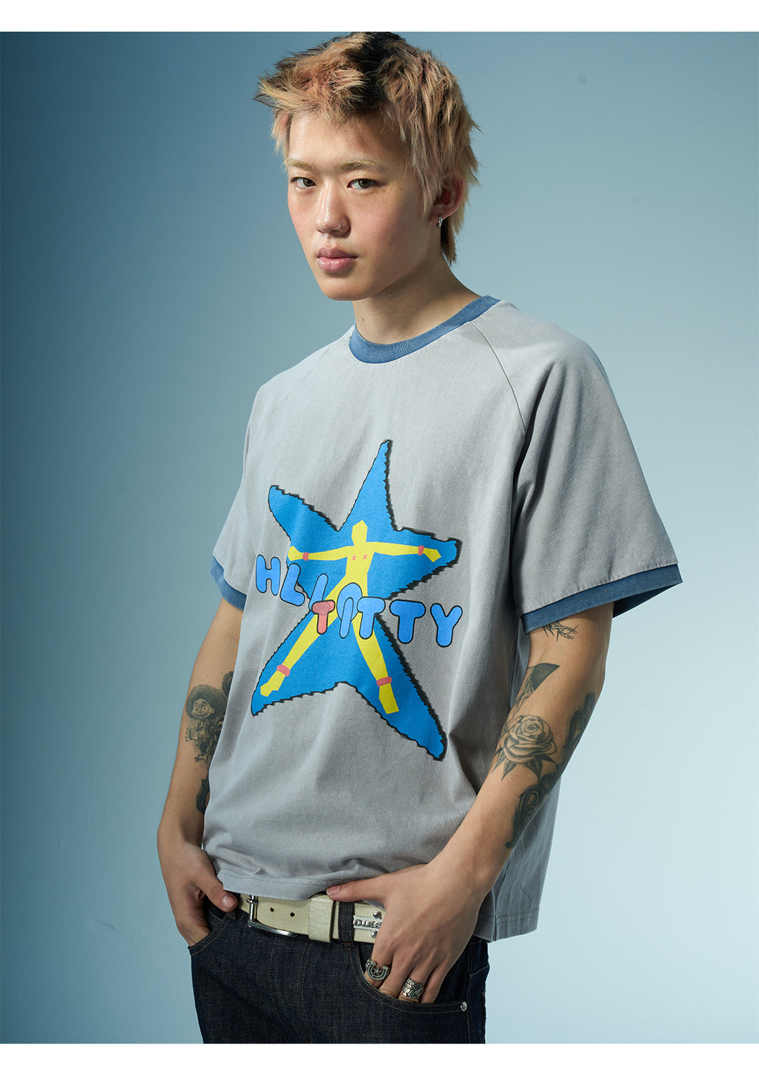 EVILKNIGHT(EK) Star Portrait with Contrast-Color Print Tee | Face 3 Face