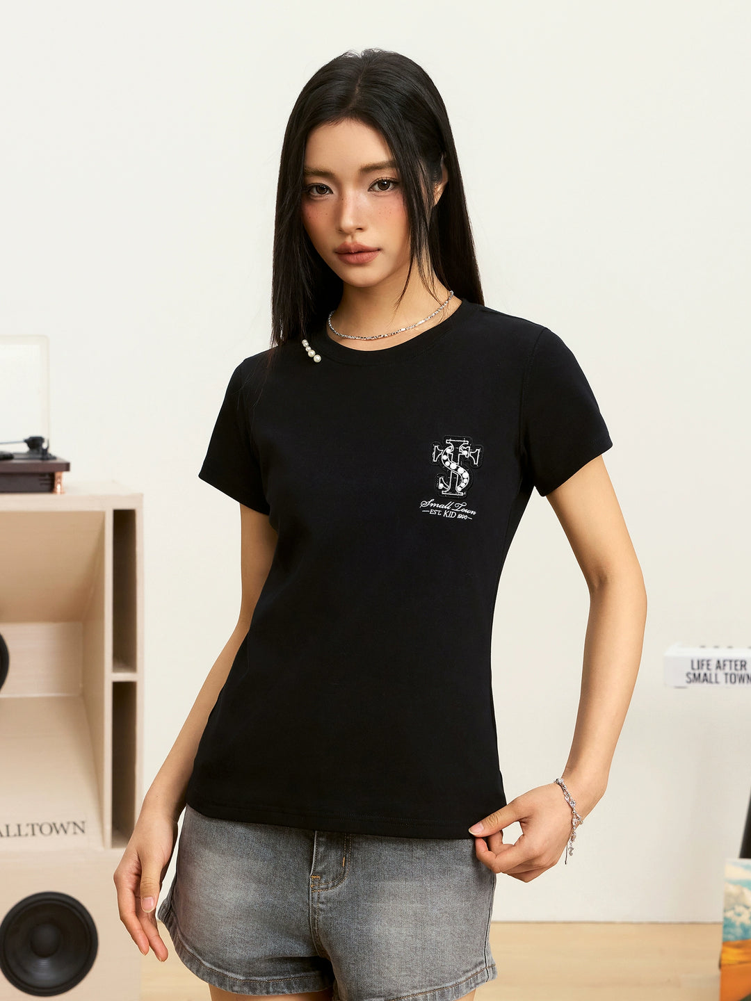 Small Town Kid Pearl Logo Patch Slim Fit Tee | Face 3 Face