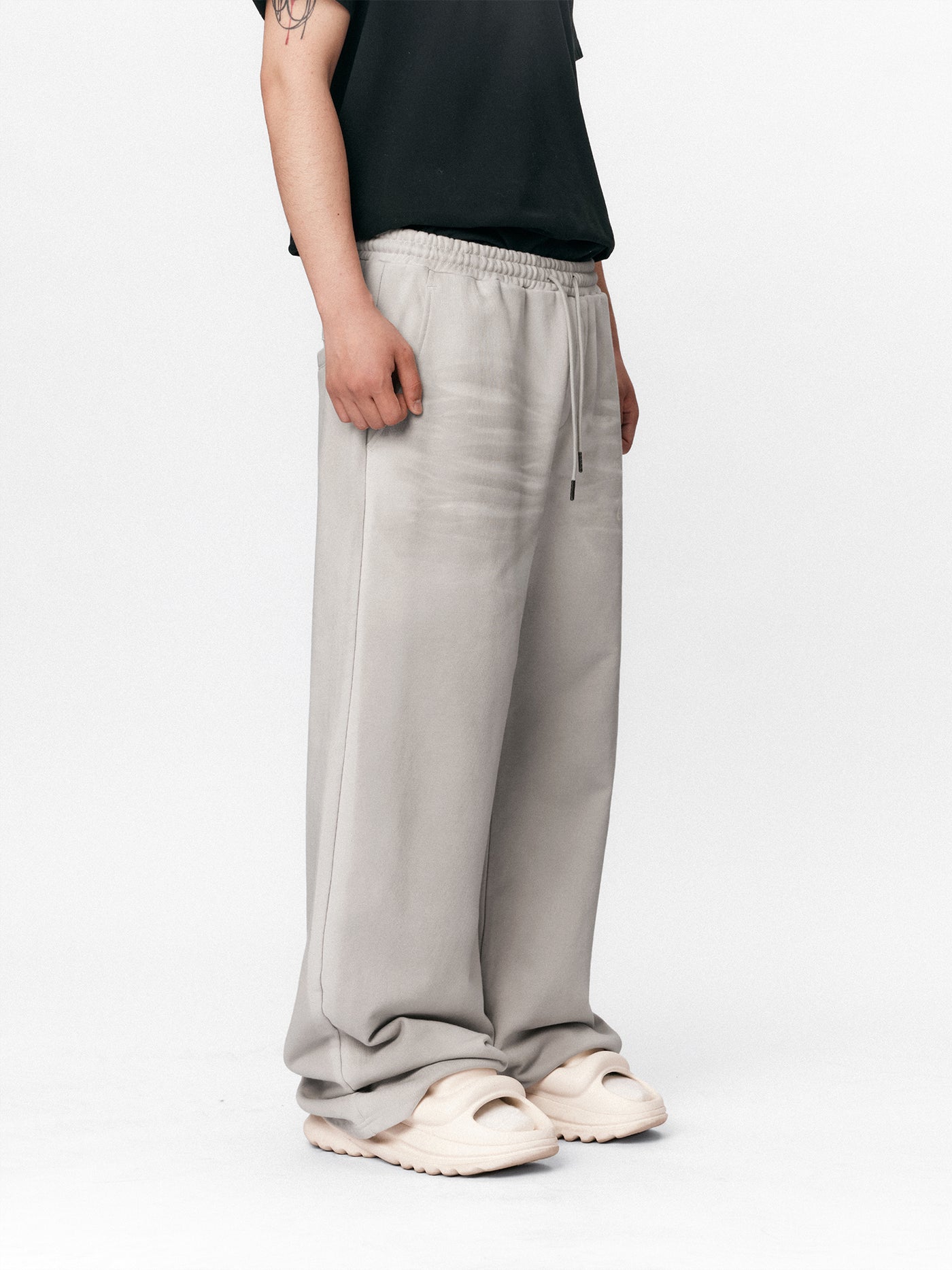 1807 Pleated Whiskers Sweatpants | Face 3 Face