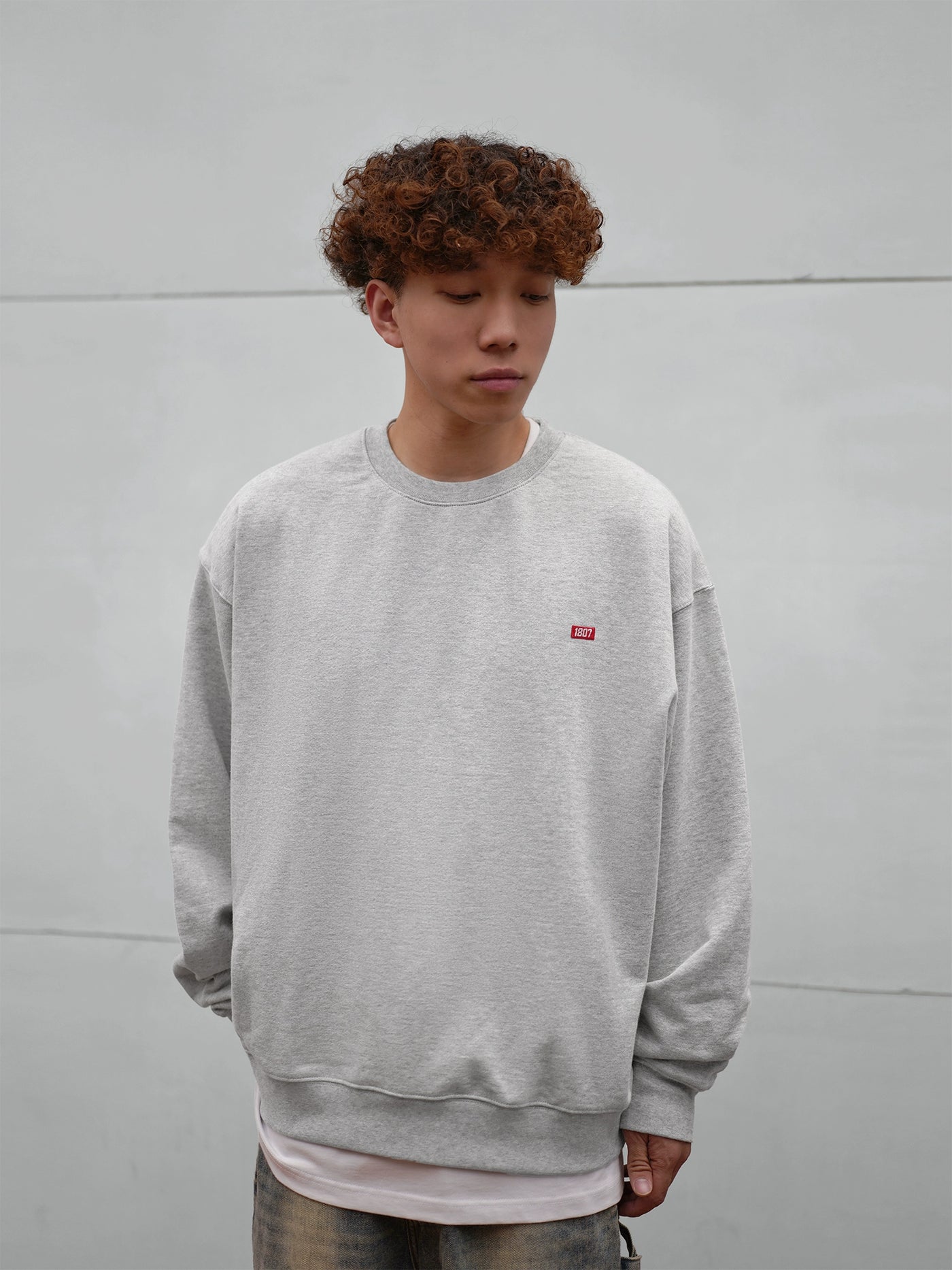 1807 One Point Box Logo Embroidery Sweatshirt | Face 3 Face