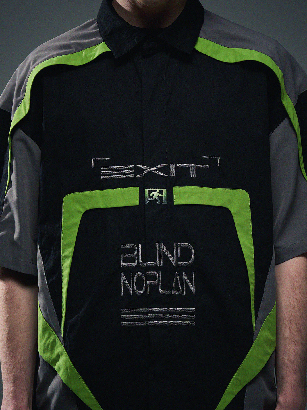BLIND NO PLAN Colorblocked Racing Heavy Embroidery Short Sleeve Shirt | Face 3 Face