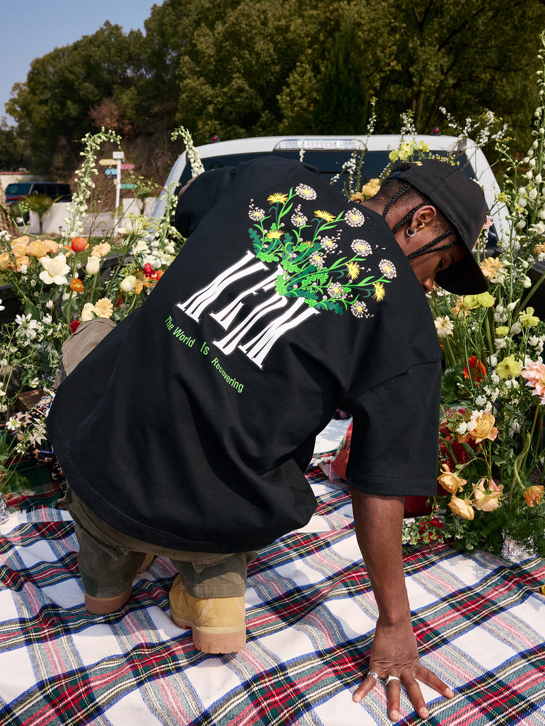 MEDM Dandelion Vase Tee