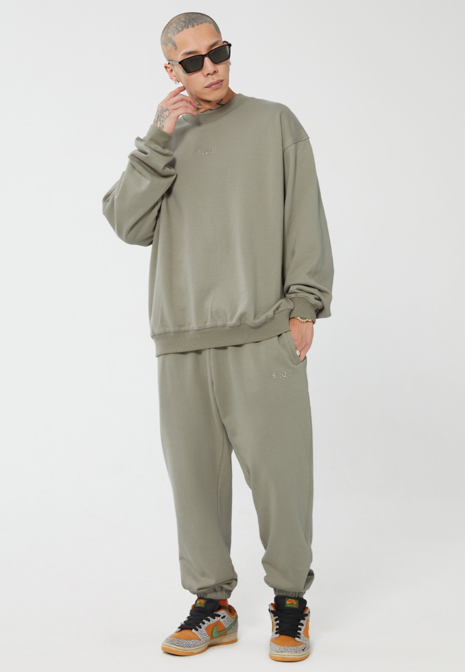 F2CE Embroidered LOGO Basic Pullover Sweatshirts | Face 3 Face