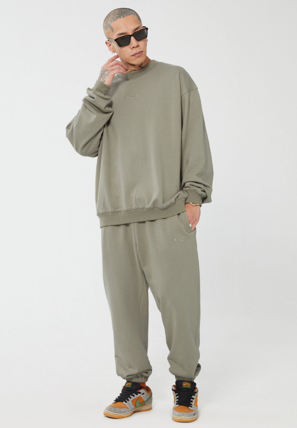 F2CE Embroidered Logo Basic Sweatpants | Face 3 Face