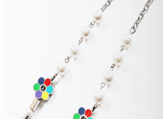 SALUTE Daisy Flower Smile Necklace | Face 3 Face