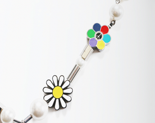 SALUTE Daisy Flower Smile Necklace | Face 3 Face