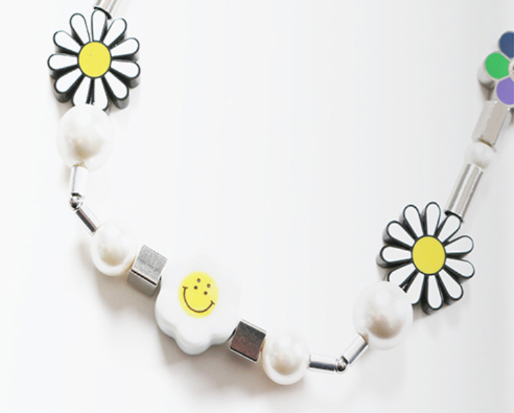 SALUTE Daisy Flower Smile Necklace | Face 3 Face