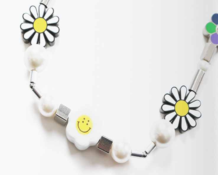 SALUTE Daisy Flower Smile Necklace – Face 3 Face