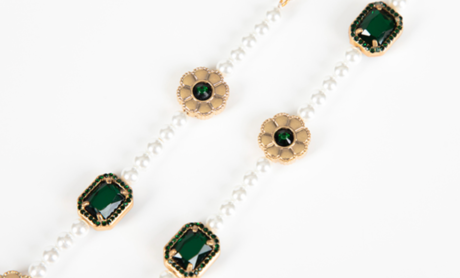 SALUTE Daisy Flower Gemstone Necklace | Face 3 Face