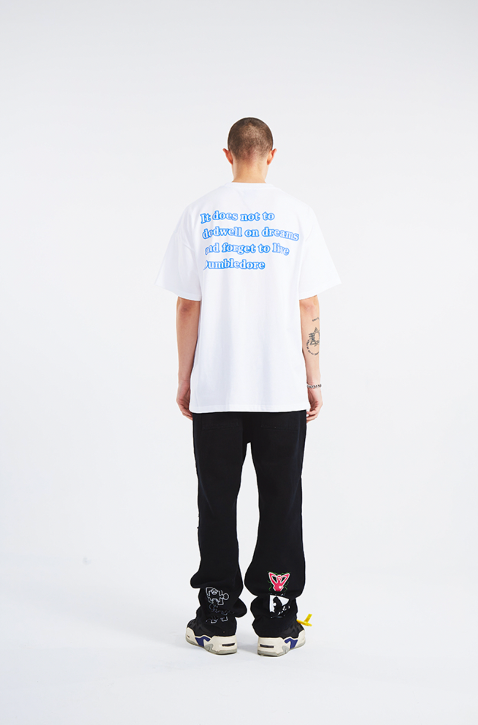 YADcrew Abstract Face Print Tee