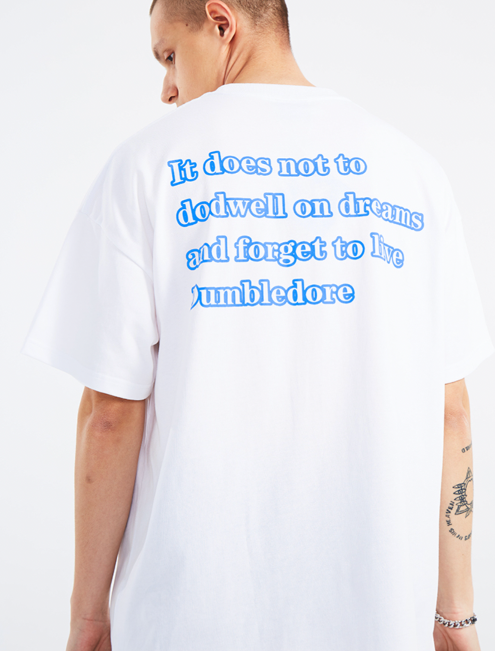 YADcrew Abstract Face Print Tee