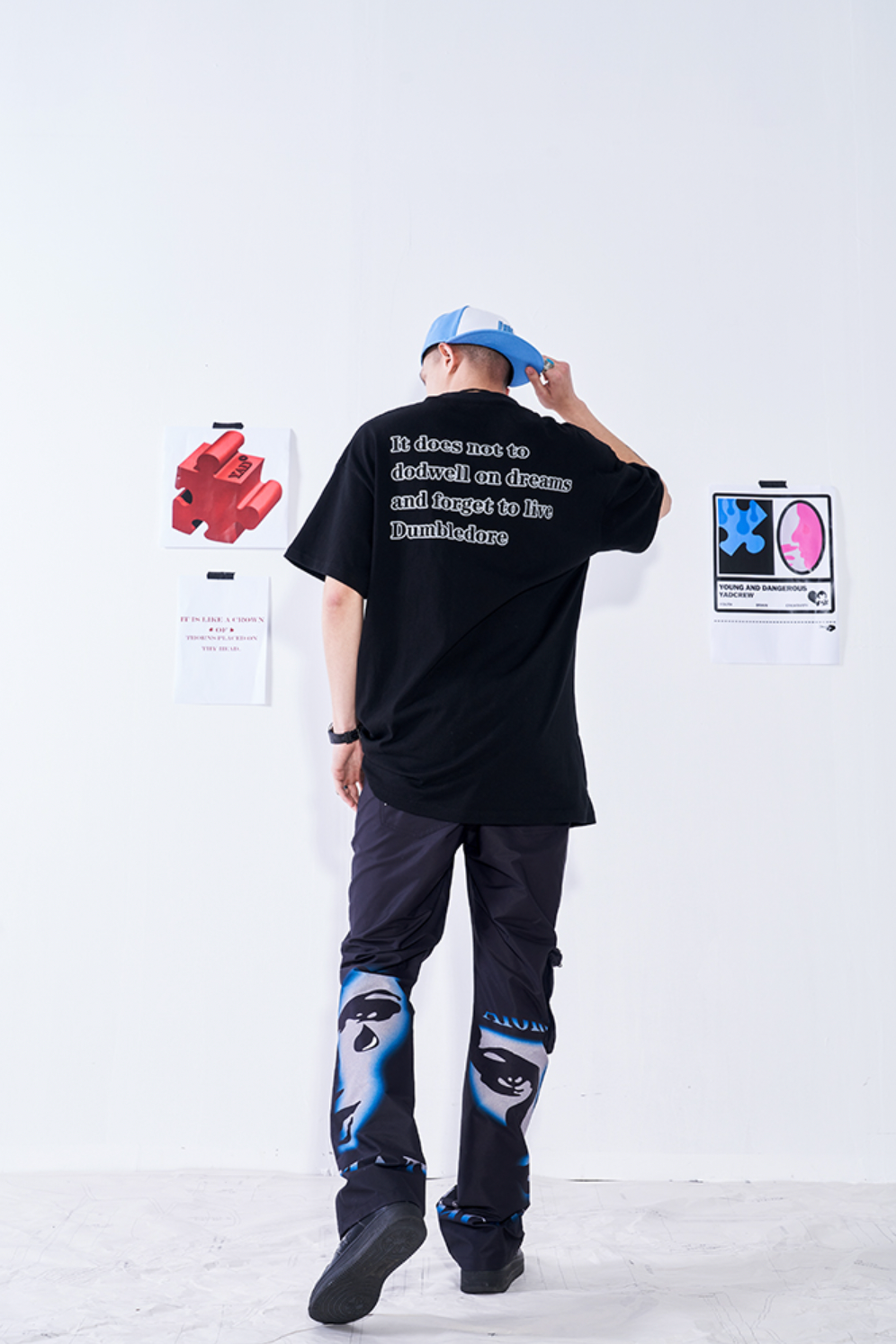 YADcrew Abstract Face Print Tee