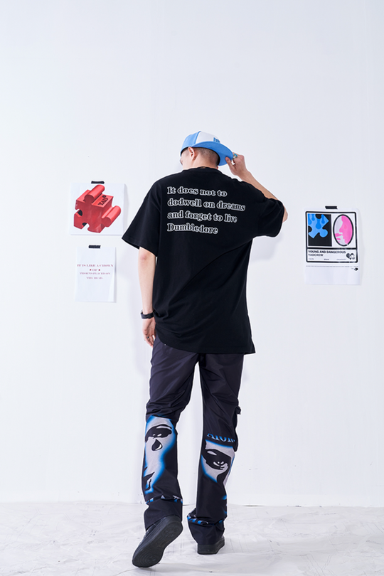 YADcrew Abstract Face Print Tee