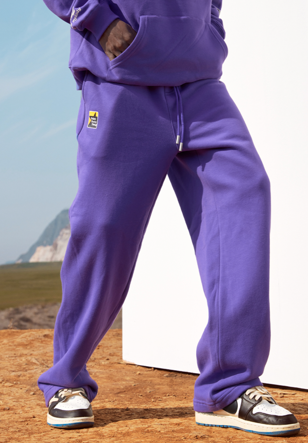 MEDM Embroidered Sweatpants