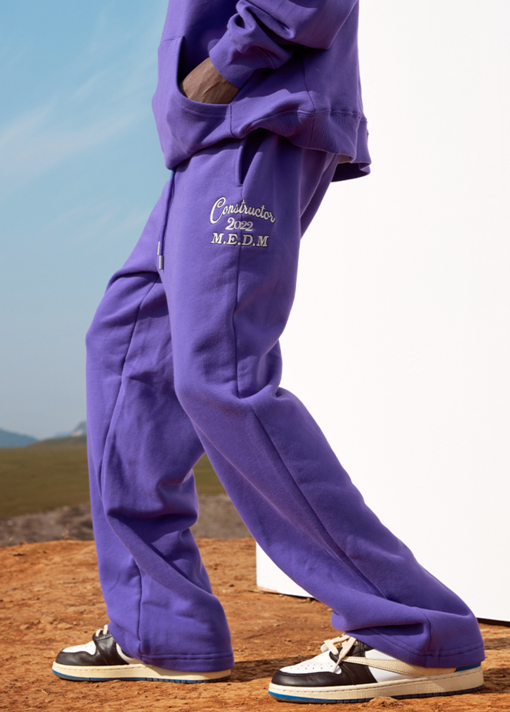 MEDM Embroidered Sweatpants