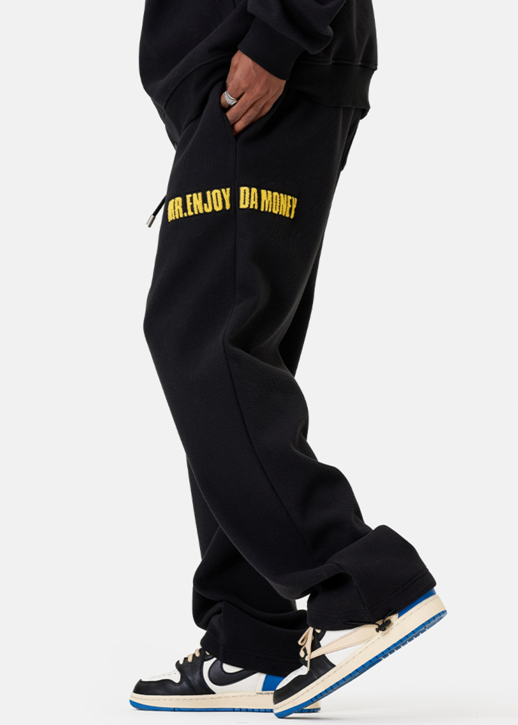Buy Maniac Men Black Solid Slim Fit Joggers - Track Pants for Men 9436573 |  Myntra