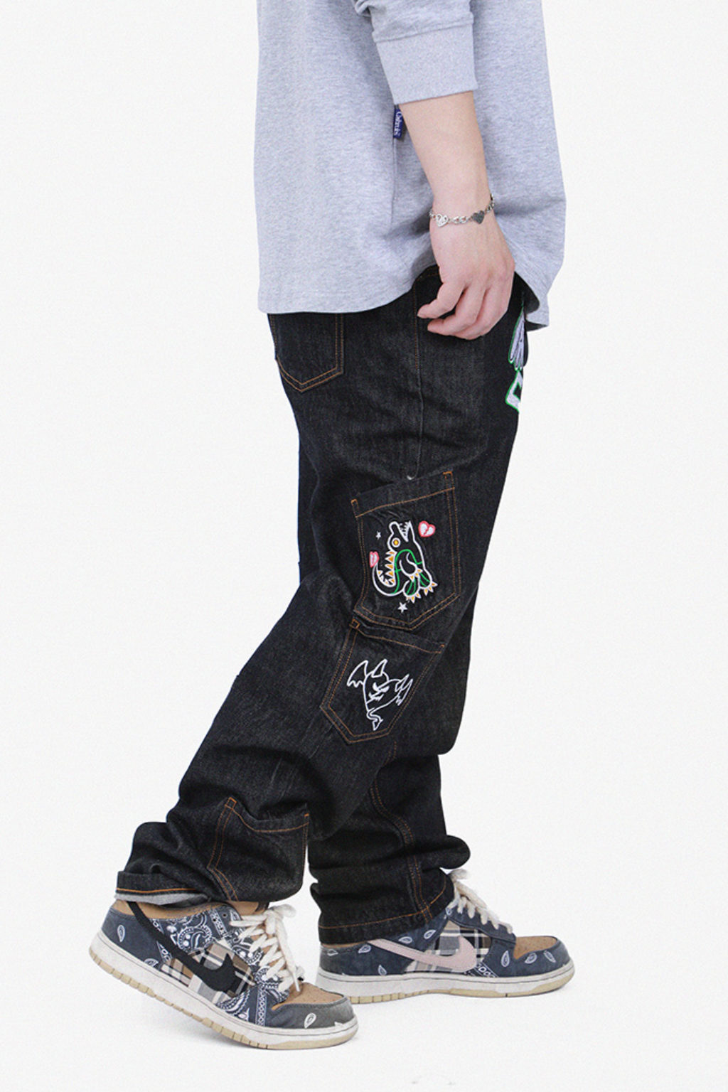 Cashrules Multi Pocket Love Embroidery Denim Pants