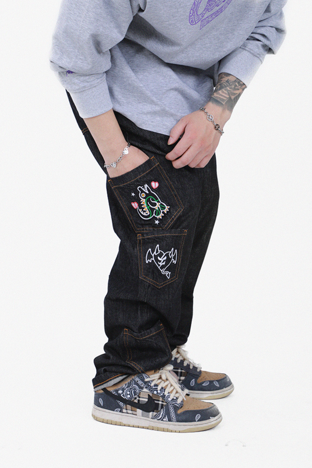 Cashrules Multi Pocket Love Embroidery Denim Pants