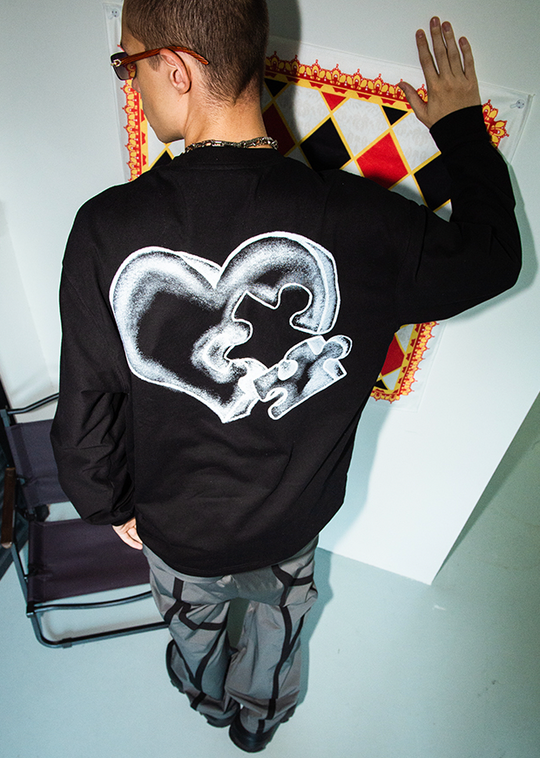 YADcrew Crayon 3D Love Puzzle Print Long Sleeved Tee