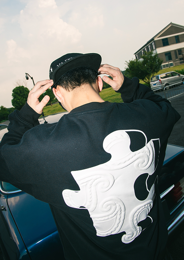 YADcrew Suede Foam Paisley Print Sweater