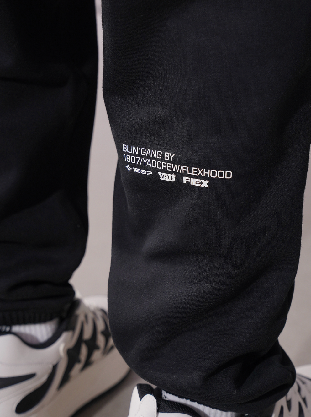 YADcrew x 1807 x FLEXHOOD Logo Sweatpants