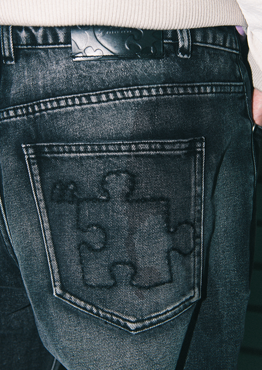 YADcrew Puzzle Embroidery Washed Jeans