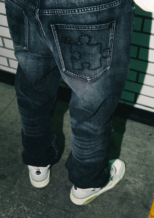 YADcrew Puzzle Embroidery Washed Jeans