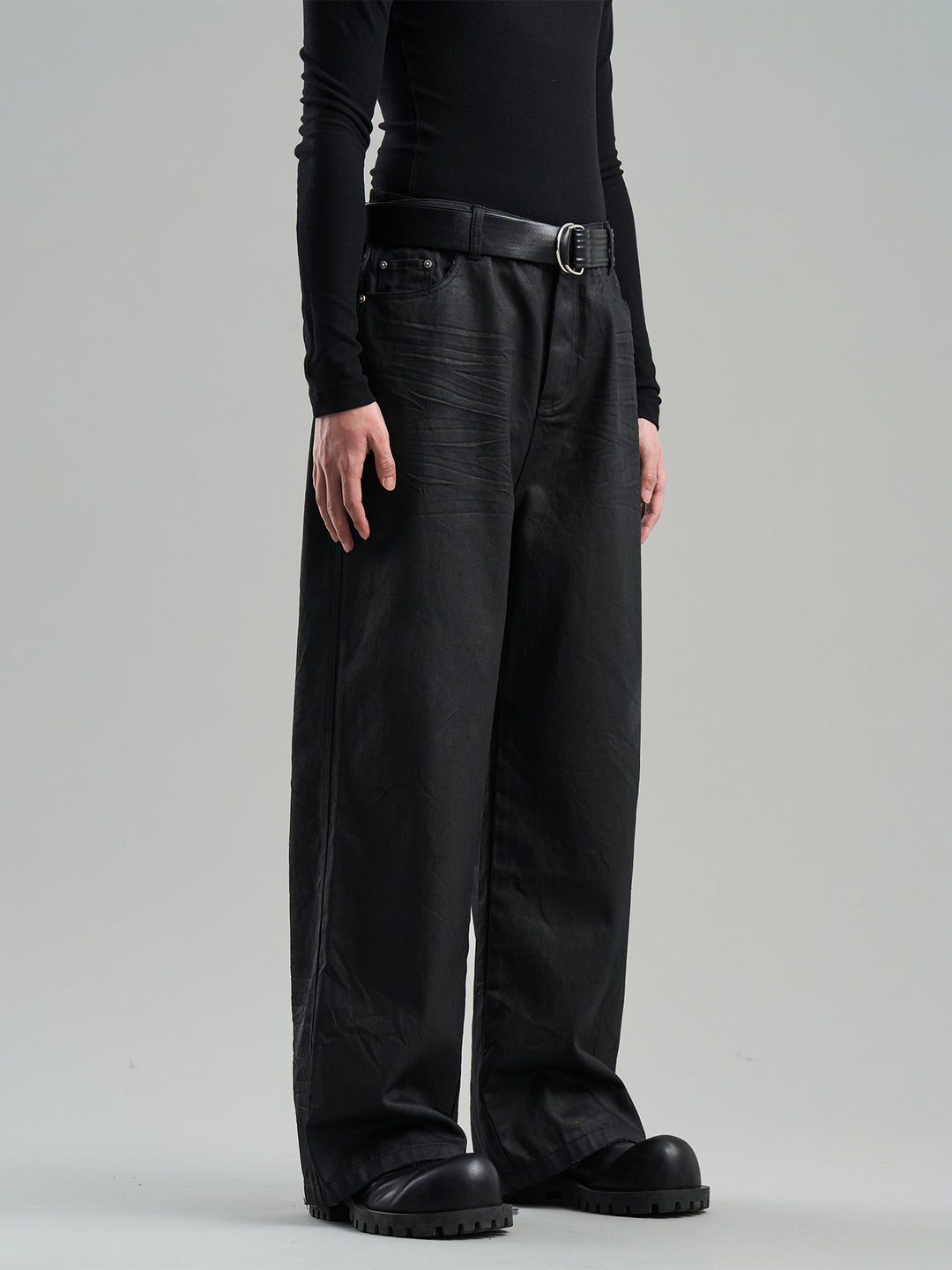BLIND NO PLAN Coated Brushed Wax Pleated Straight Leg Pants