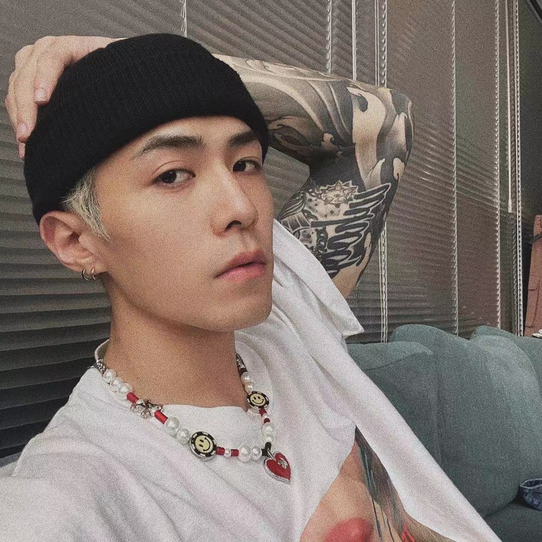 SALUTE x NBO Smiley Face Fake Love Necklace | Face 3 Face