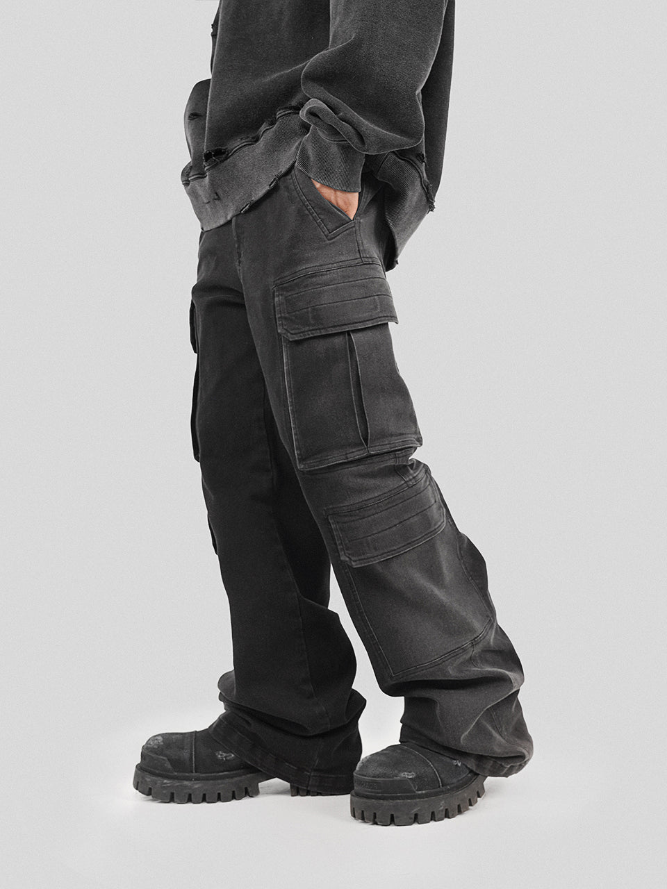 UNDERWATER Gradient 3D Patch Pockets Denim Jeans