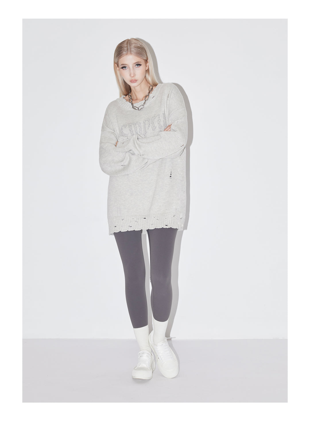 EMPTY REFERENCE Gray Hole Logo Knit Sweater